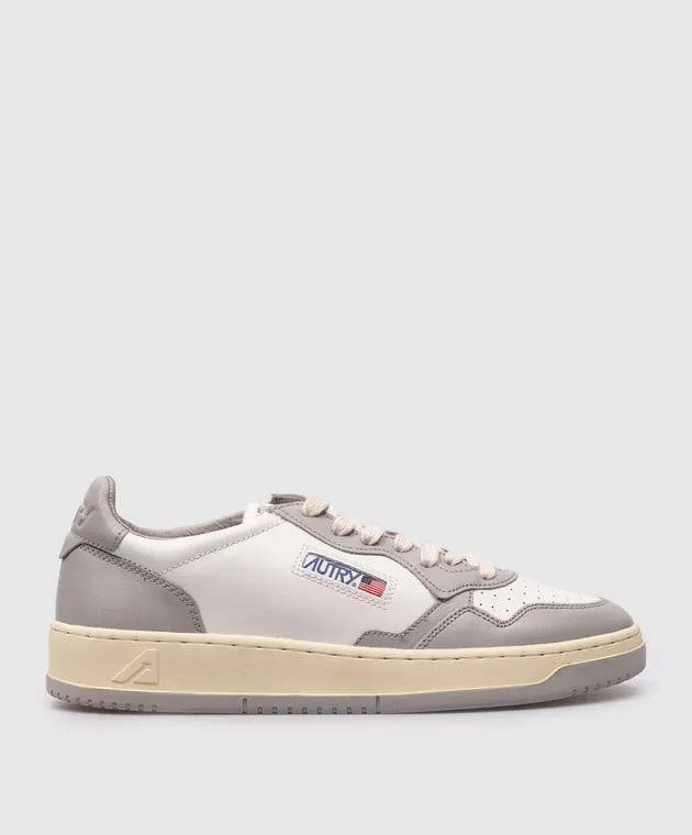 AUTRY Sneaker medaglia in pelle grigia con patch logo AULMWB10