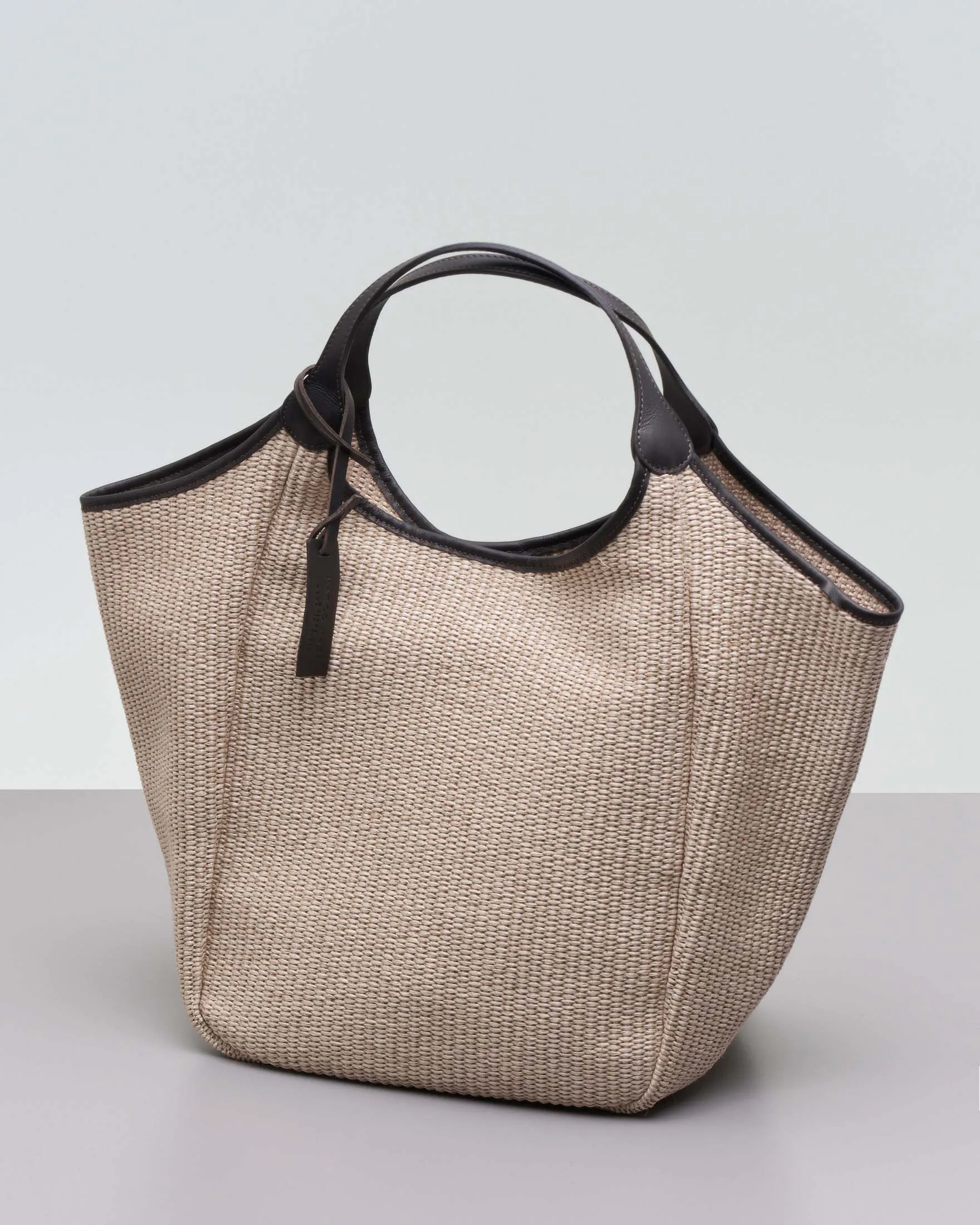 Borsa a spalla in raffia color ecrù con profili in pelle testa di moro