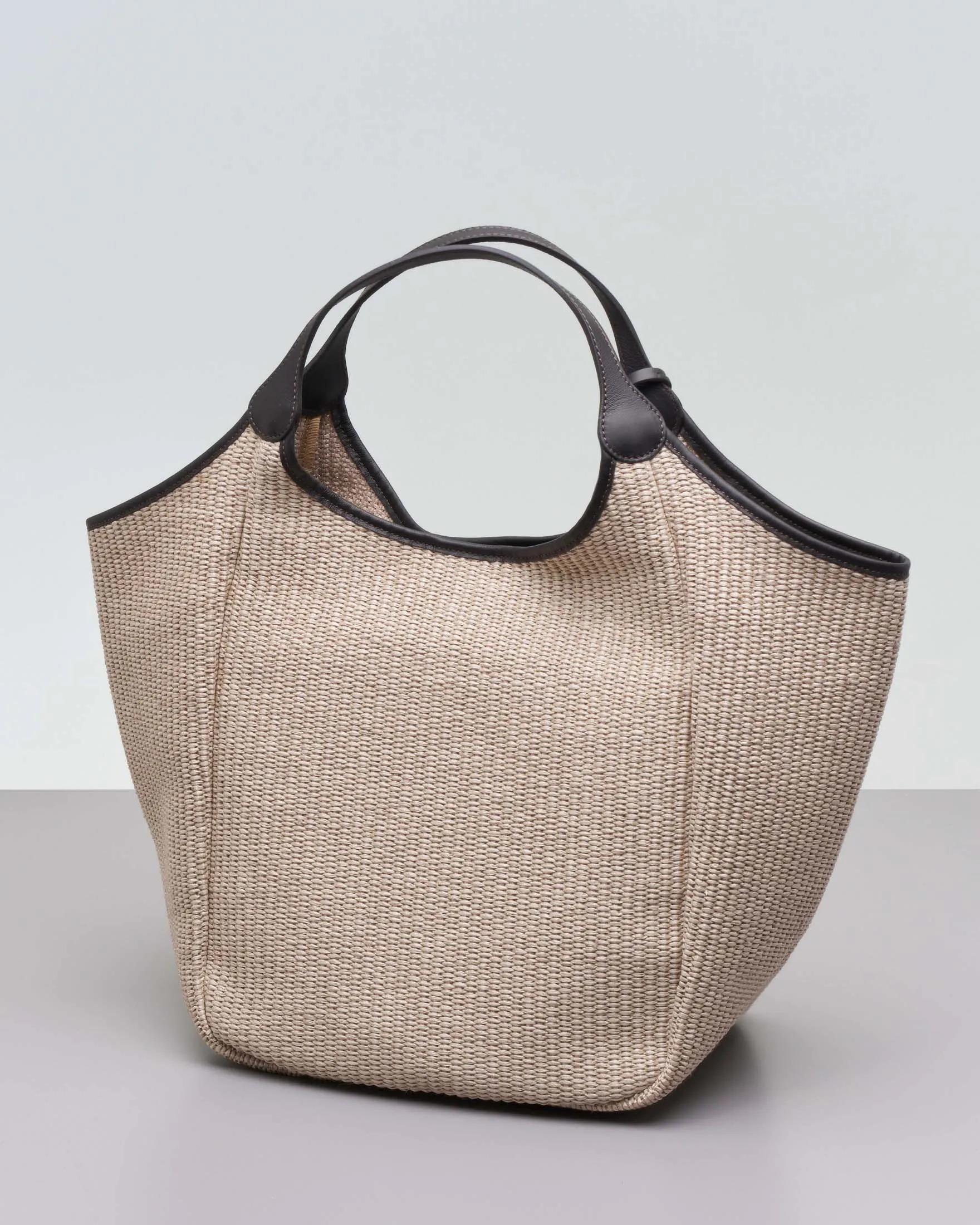 Borsa a spalla in raffia color ecrù con profili in pelle testa di moro