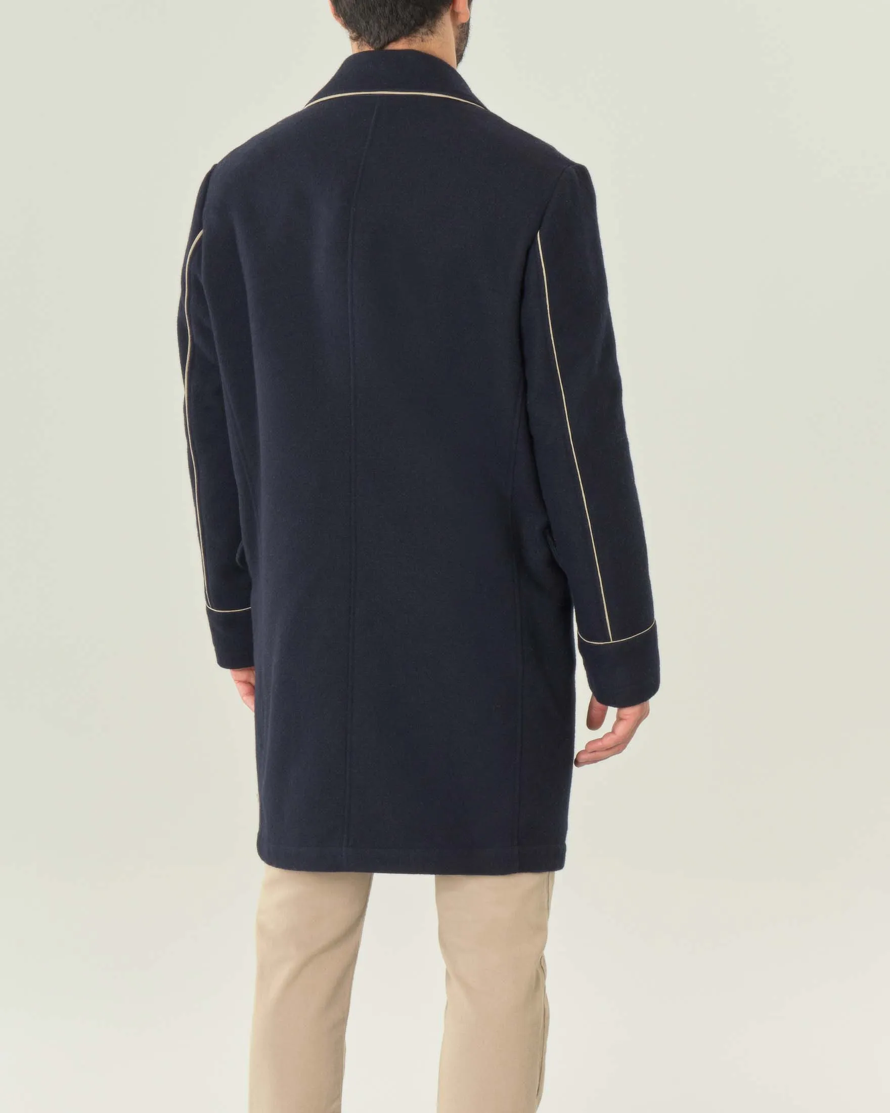 Cappotto doppiopetto blu in lana con profili beige