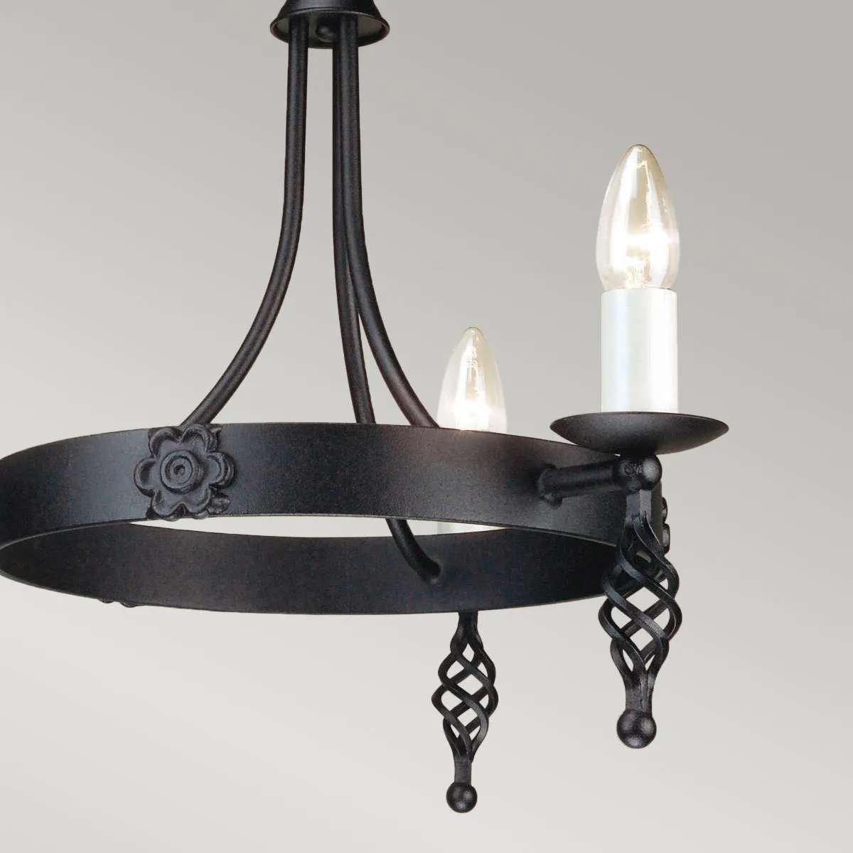 Elstead Lighting  Lampadario rustico medio con struttura in acciaio con 3 diffusori Belfry - 60W