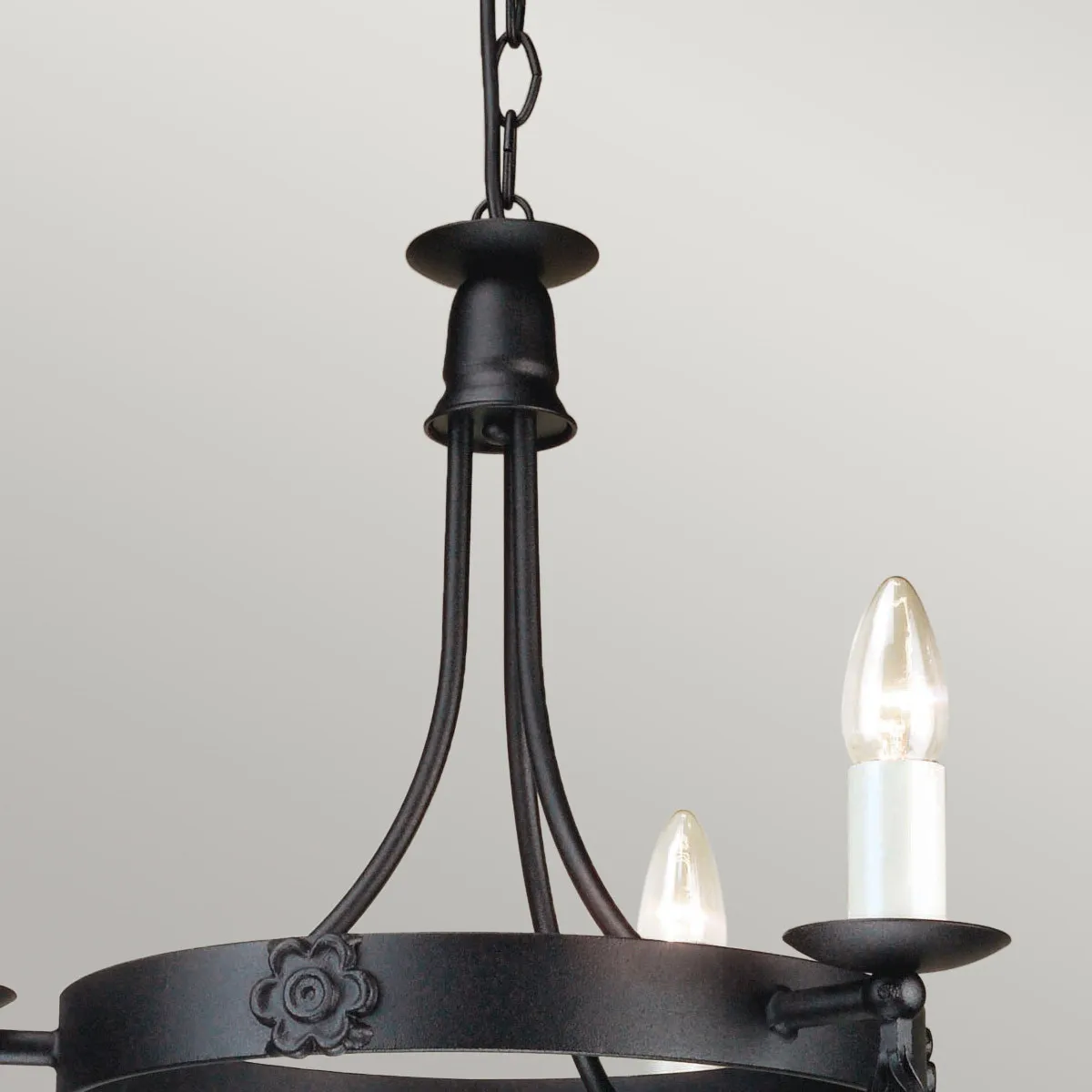 Elstead Lighting  Lampadario rustico medio con struttura in acciaio con 3 diffusori Belfry - 60W