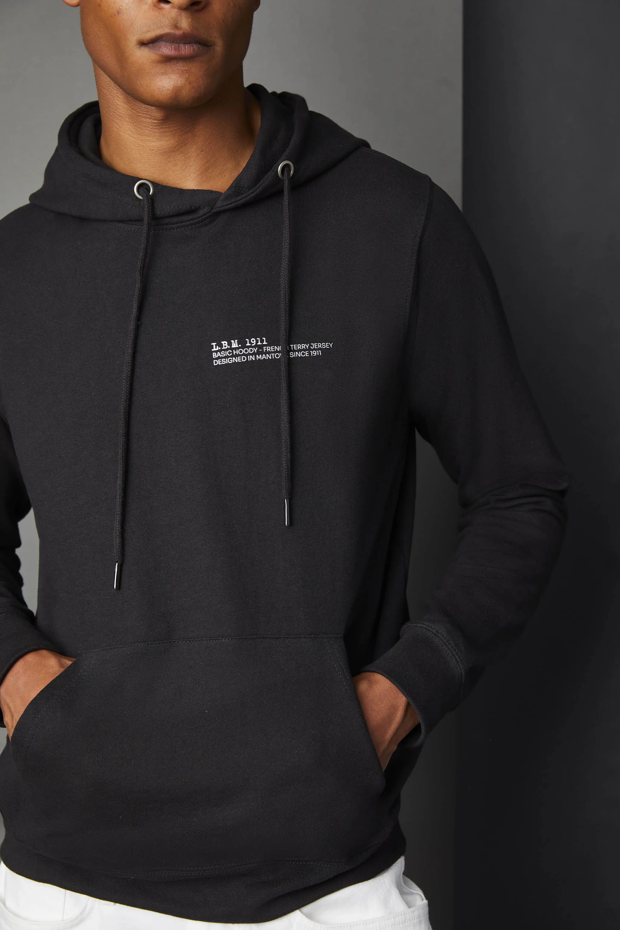 Felpa con cappuccio nera con logo