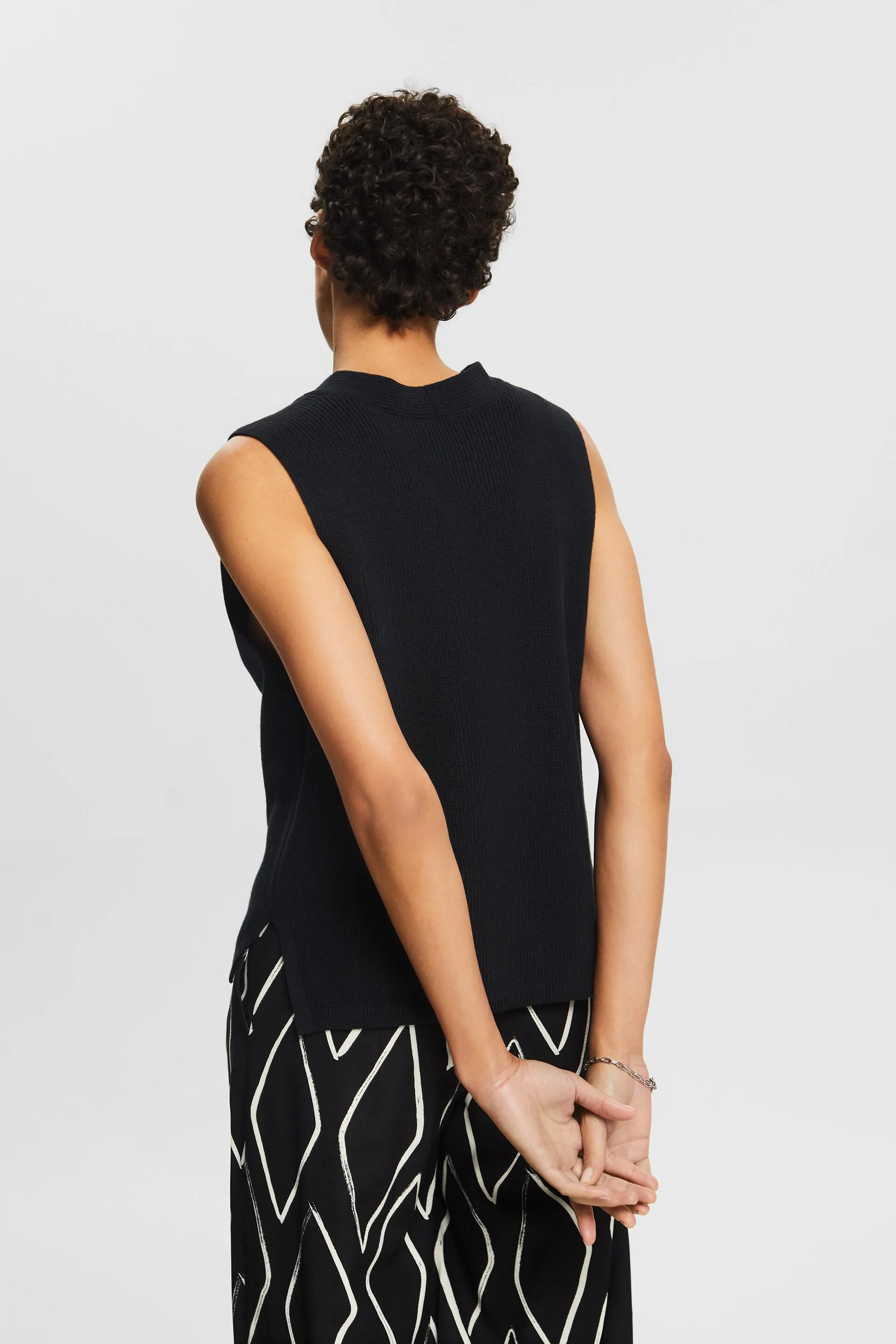 Gilet in maglia a coste con scollo a V