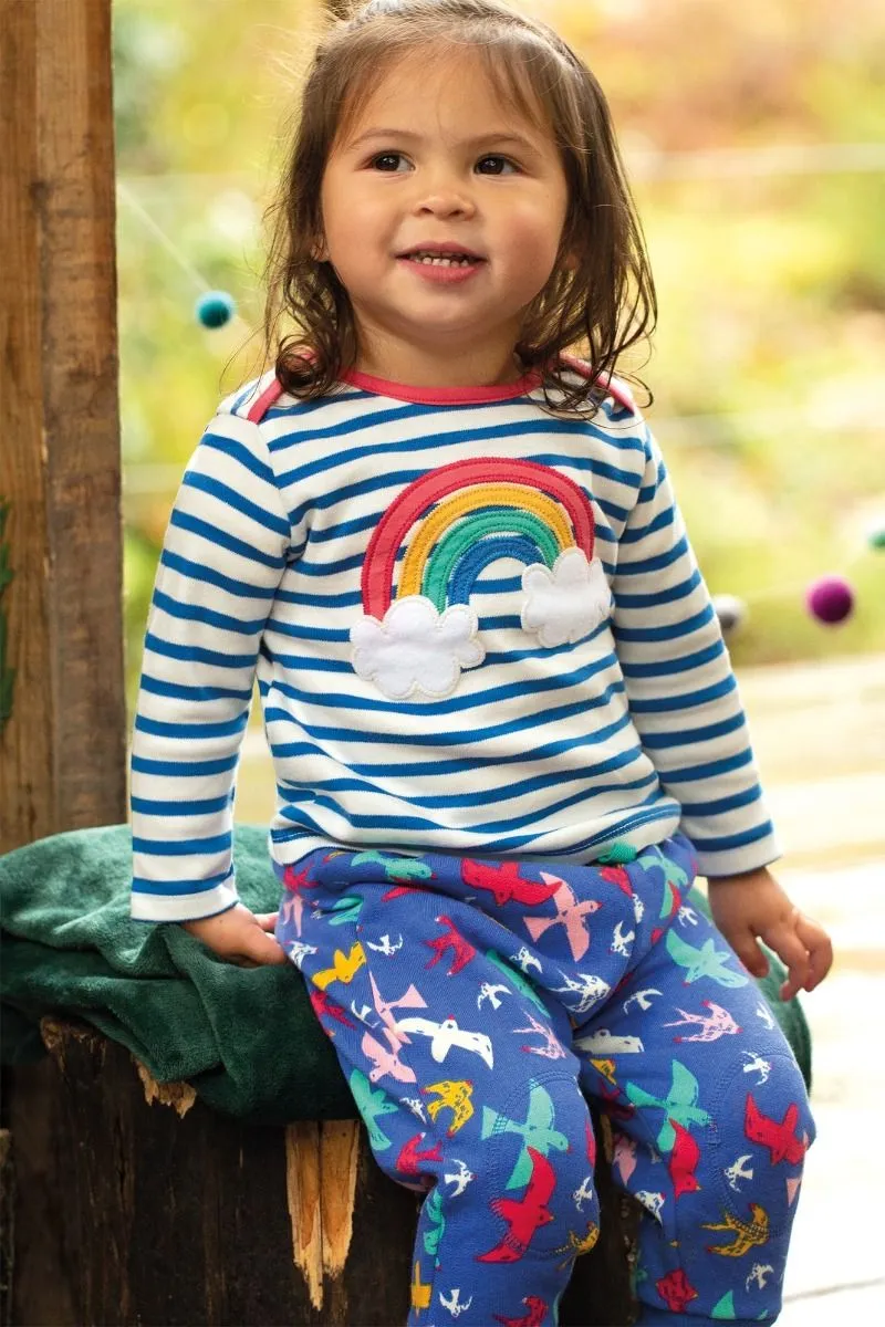 Maglietta per bambini in cotone biologico Frugi – Bobby cobalt stripe/rainbow