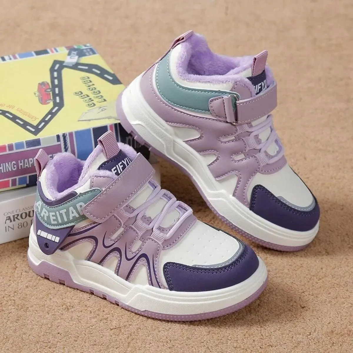 Nuove scarpe sportive da tavolo Sneaker da bambino invernale per bambini Plus Cotone invernale Leggero Caldo Peluche Resistente