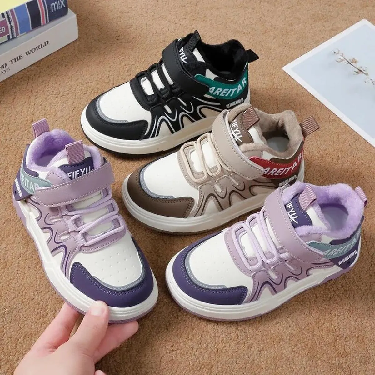 Nuove scarpe sportive da tavolo Sneaker da bambino invernale per bambini Plus Cotone invernale Leggero Caldo Peluche Resistente