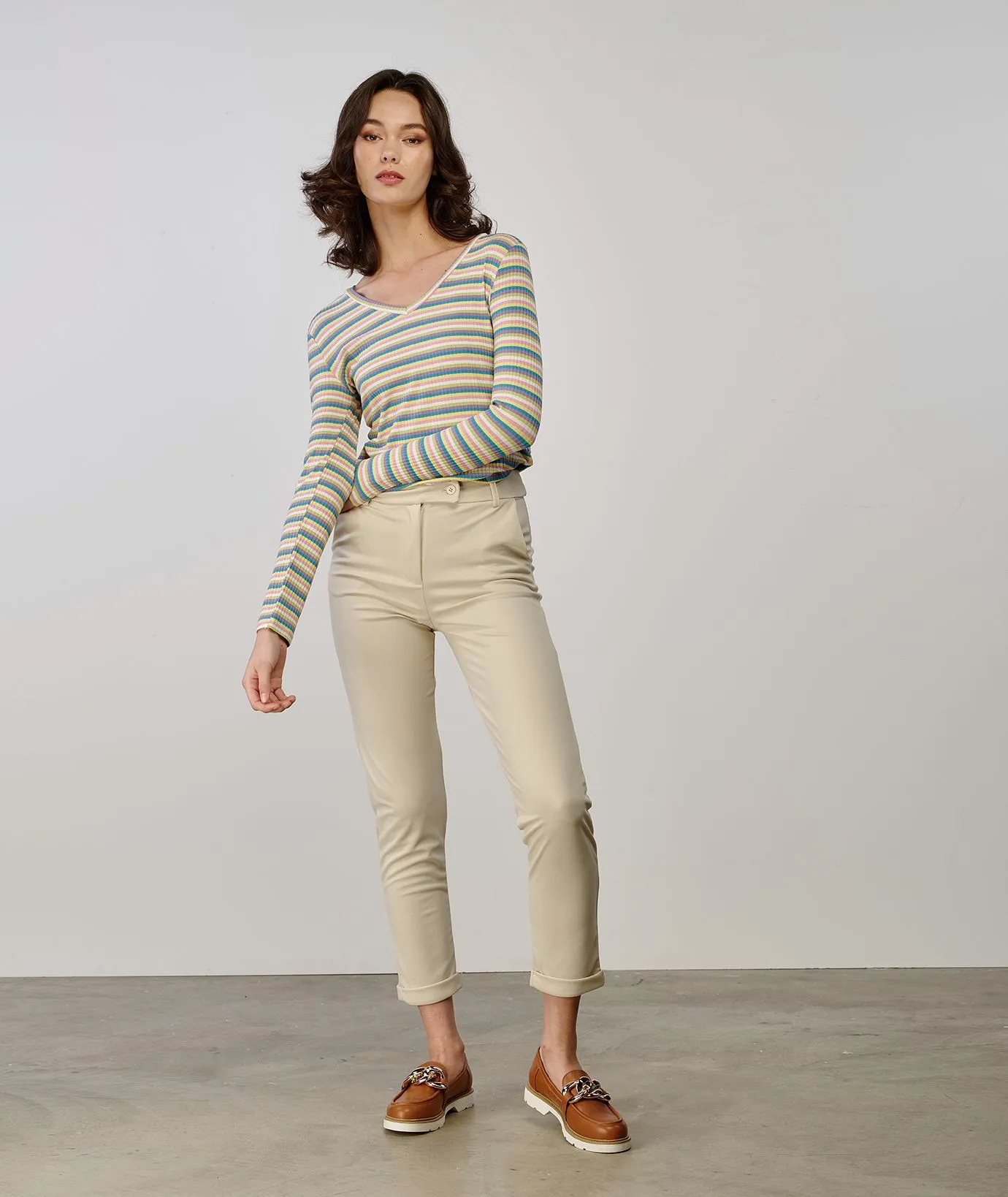 Pantaloni beige con tasche