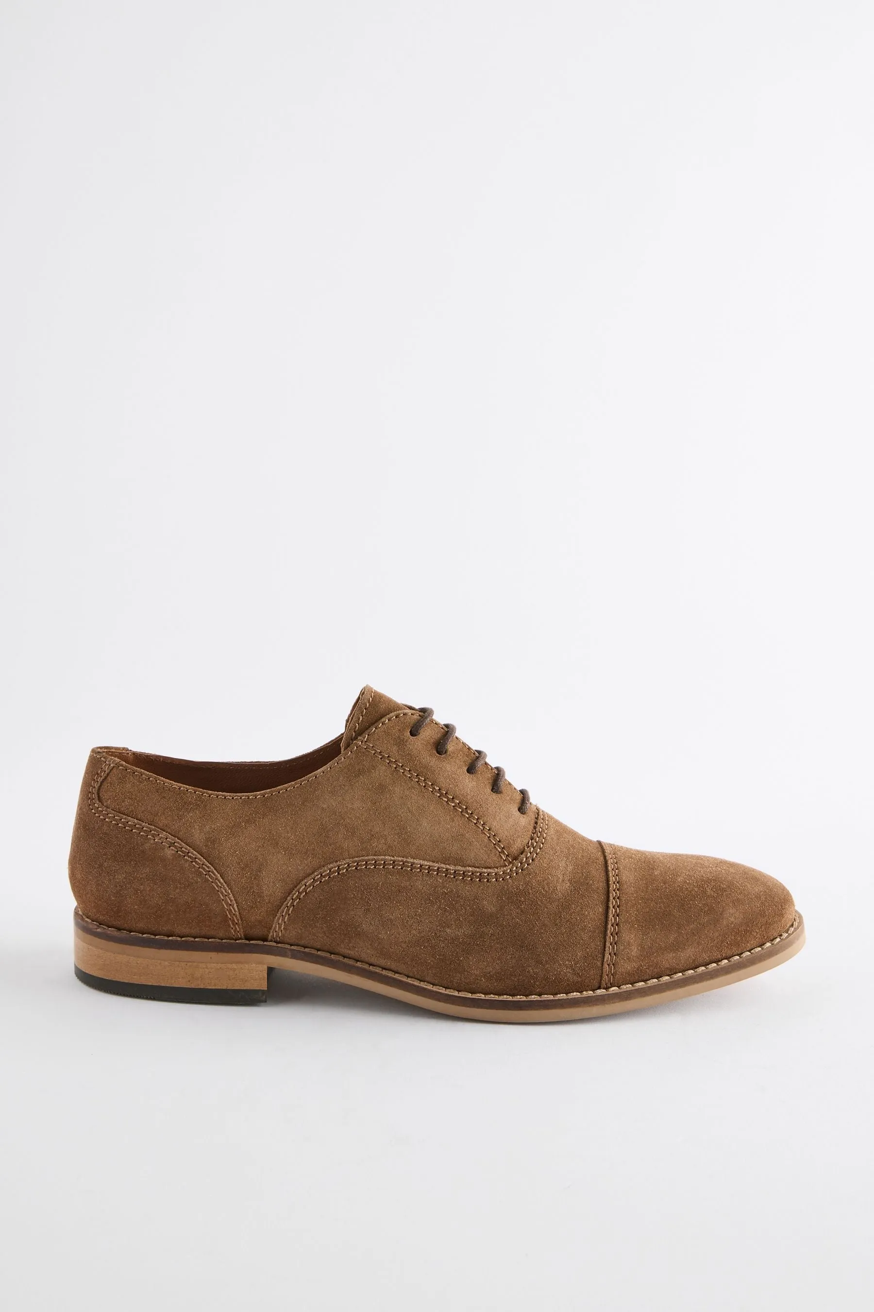 Scarpe cap toe in pelle scamosciata con suola a contrasto    