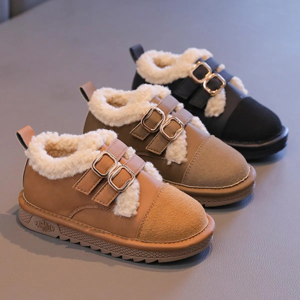 Scarpe in pelliccia per bambini in pelle verniciata 2023 piattaforma invernale scarpe da scuola per il tempo libero in peluche p