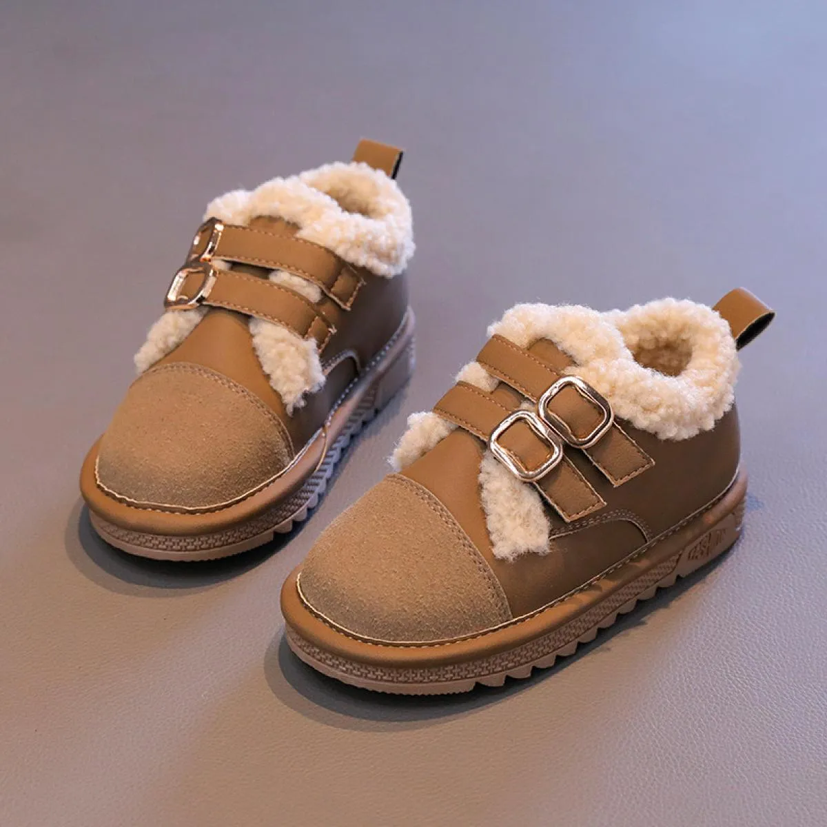 Scarpe in pelliccia per bambini in pelle verniciata 2023 piattaforma invernale scarpe da scuola per il tempo libero in peluche p