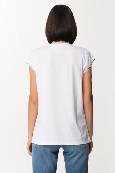 T-shirt stampata Lotty con borchiette Bianco
